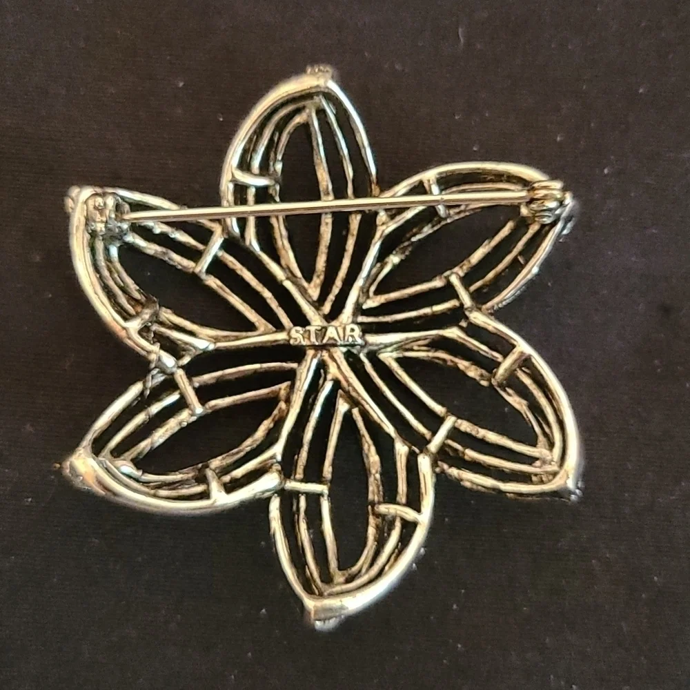 STAR Vintage Signed Silver Tone Brooch